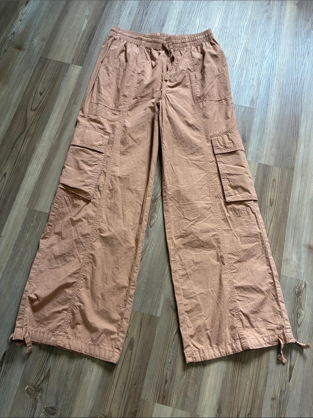 Aerie High Waisted Go-For-It Baggy Cargo Pants Carmel Brown
Women’s size S NWT - Picture 4 of 15
